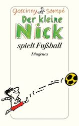 Der kleine Nick spielt Fussball